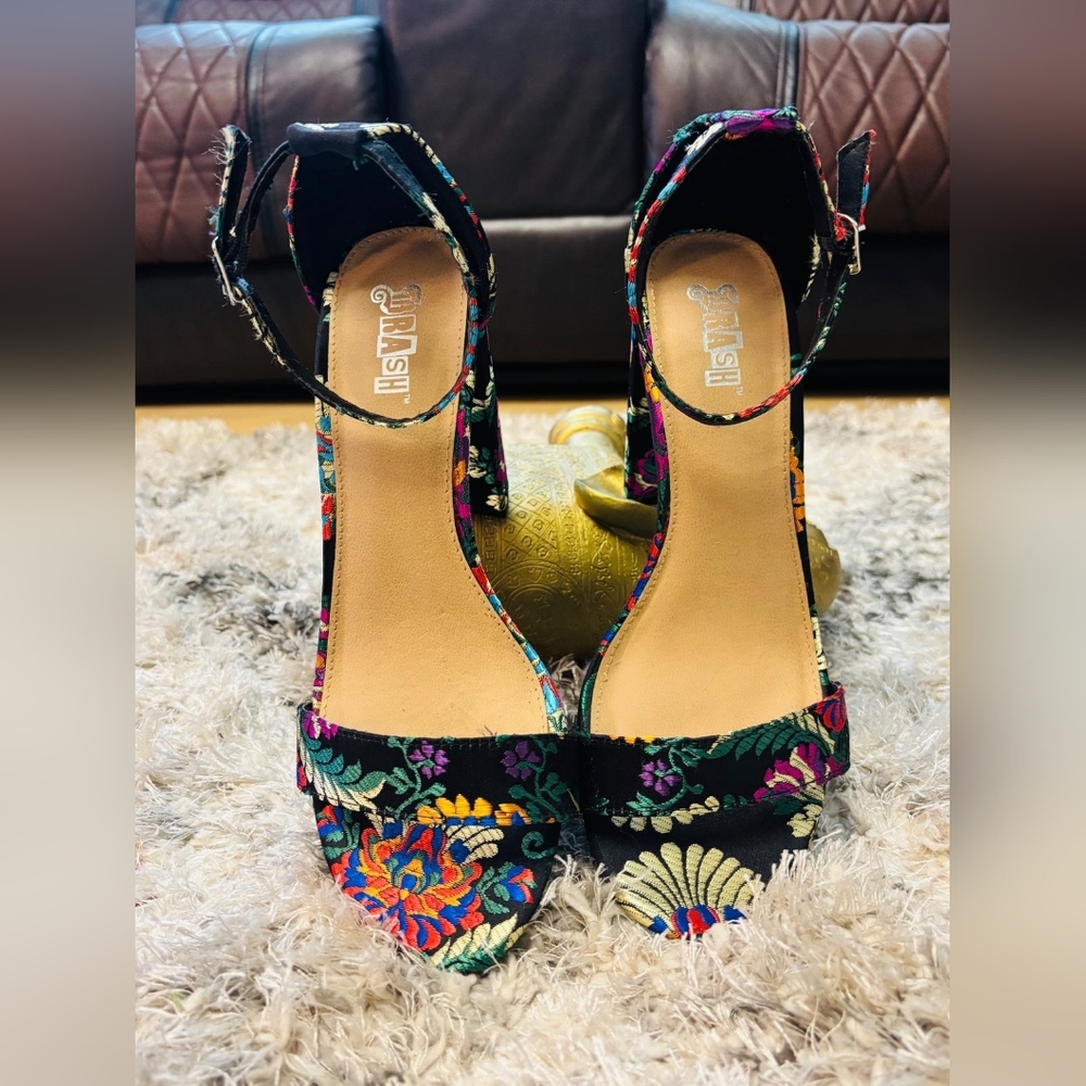 Shi by JOURNEYS Black Floral Women's Sandals